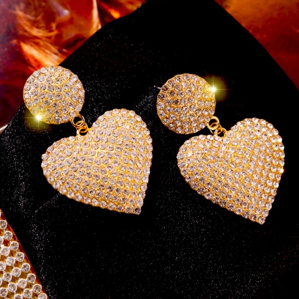🌟 Gold Tone Rhinestone Heart Earrings